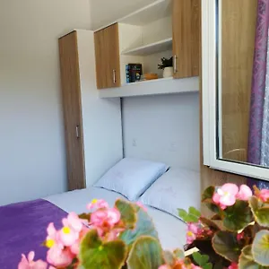 Apartman, And Kata Apartman Póla